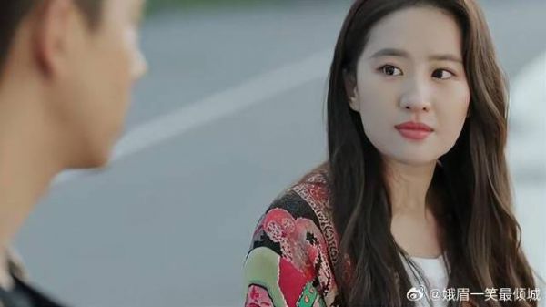阿遥帮助完村民,又火急火燎的去找红豆,陪她在海边散步