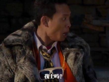 “我土气吗?我不信自己不能变得洋气起来!”