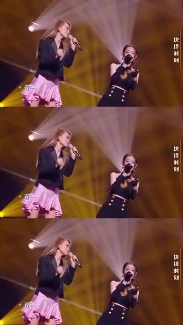 希林娜依高和容祖儿对未来自己的对视真甜蜜
