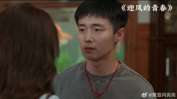 父母看门就看见儿子在打扫卫生,直接问他又闯什么祸