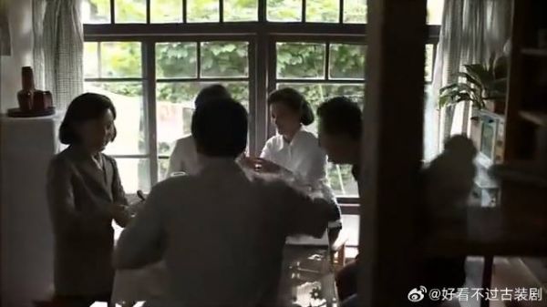 江德福回母校,不料被门卫拦住,真是尴尬