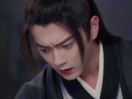 扁络桓 许凯 施展术法为中毒昏迷的越祈虞书欣 疗伤,即便面临天罚石的惩戒…