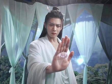 女主拼尽全力救他,难道只是为了获得他的信任吗?