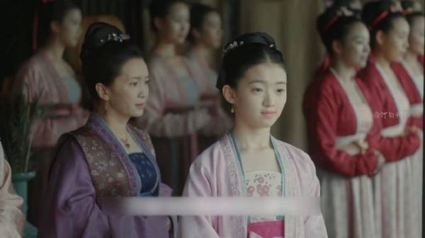 女孩从小在宫里长大,太后让她出宫,谁料她转身爬上了龙榻!