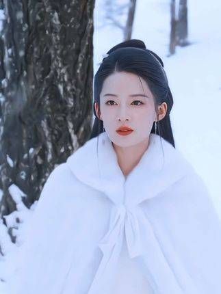 李沁与白雪破碎风的搭配真是完美至极