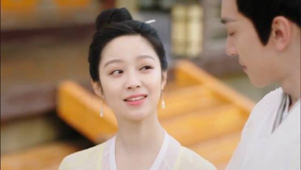 女生们说着家常话,男生们准备着月饼,甜蜜美好的生活一直在进行