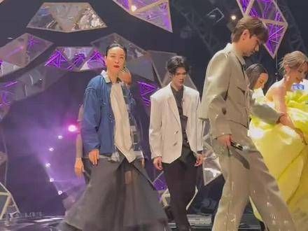 首场比赛后,樱桃的好朋友芒果音乐台DJ关越Anson 说:叶赫那拉绝对不能输!