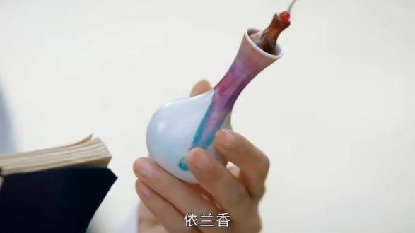 听说墨雨云间里的海棠是为了给阿狸送去依兰香~~墨雨云间太吸引人了