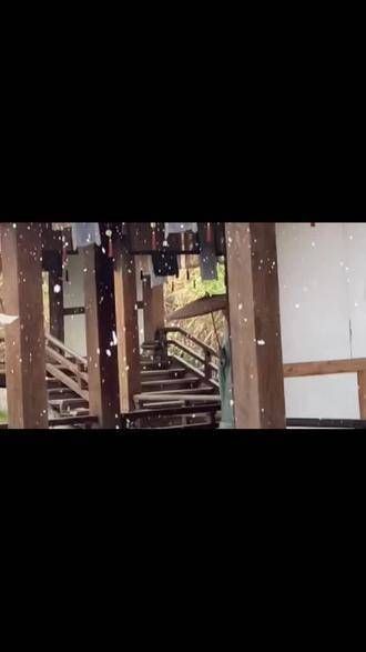 我有一个老朋友,他害怕冬天的寒冷与雪花,不知如今他对雪天是否依旧畏惧