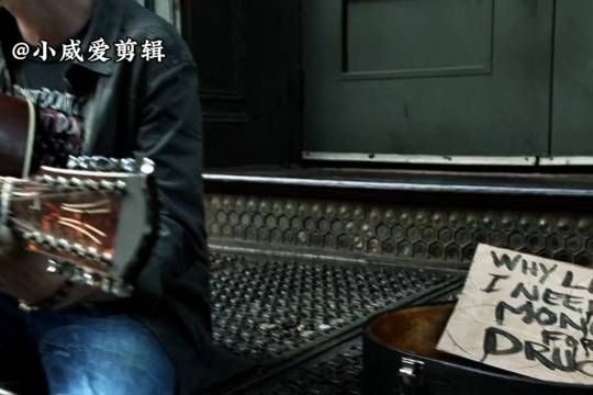 男人吸食陌生人给的不明液体，从此他的命运彻底改变