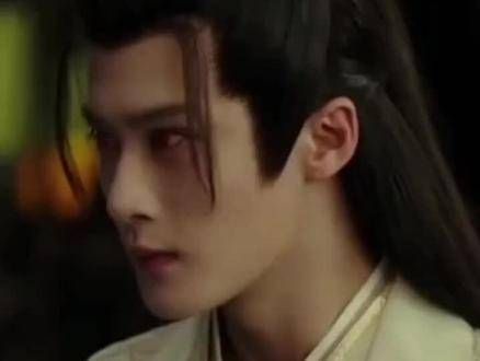 他一句话也没说,甚至连内心旁白都没有,但仅仅一个眼神…