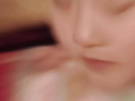 胧月公主听从甄嬛的吩咐摔碎九连环后,众人皆笑,唯有敬妃满脸忧虑