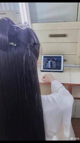 我去,这是我哥吗…这背影也太仙了吧