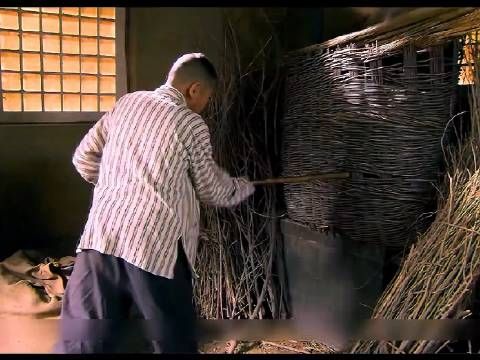 影视:鬼子正在吃饭,谁知竟被小孩的一个举吓得动惊慌失措