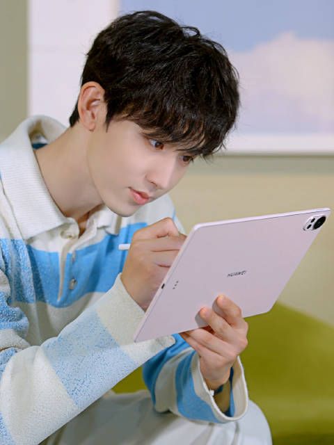 和@郭俊辰_Fiction 一起天生会画,释放创意色彩,让灵感跃然屏上!