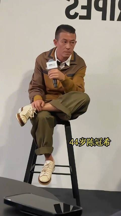 岁月真是不饶人啊,长得越来越像赵本山了
