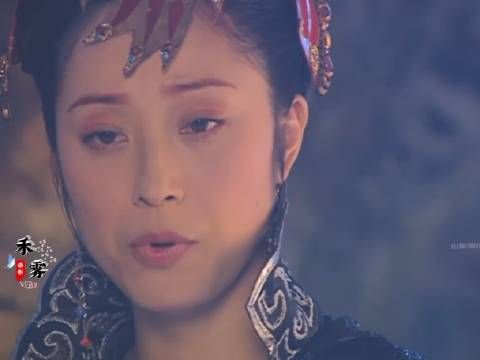天雪容貌尽毁,月牙得知她的过往后,易容成她的模样替她报仇