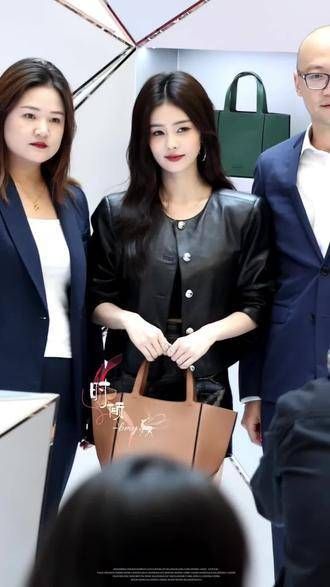 西安赛格MK活动中的亮点小菠,美丽动人,对我而言赏心悦目 白鹿