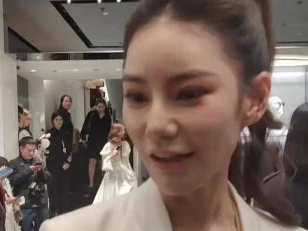 汪小菲与马筱梅是一对恩爱的夫妻,汪太太的这套衣服真漂亮