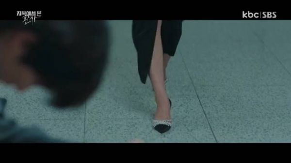 光娜:你这么软弱能杀谁啊 多温:你杀死那四个人的理由是什么?
