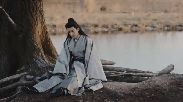 我勒个豆春花焰真有你的,真按原著拍诶,连慕容璟和失禁都要复刻原文!