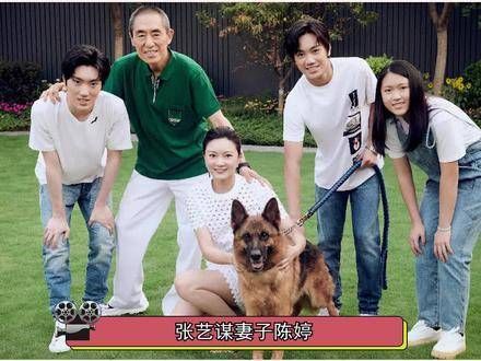 张艺谋的妻子分享了全家福,五口之家幸福同框