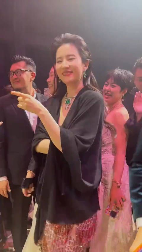 嗨呀嗨起来,看不一样的刘亦菲姐姐…
