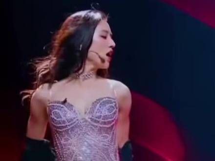 黄圣依与杨子的关系因工作而变得复杂,她直言杨子更看重金钱