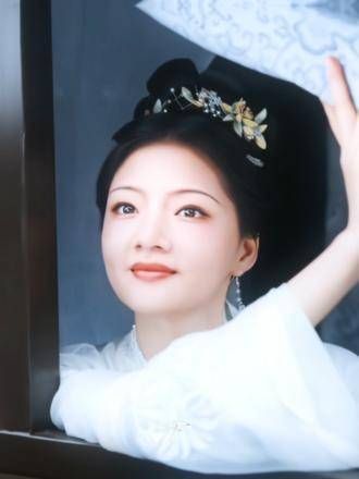 你回眸娇媚,眼含笑意