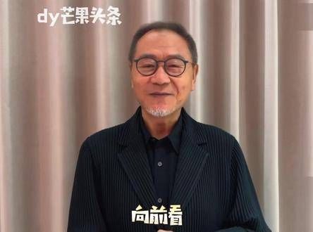 凭借 漫长的季节 中王响这一角色荣获本届金鹰奖最佳男主角!