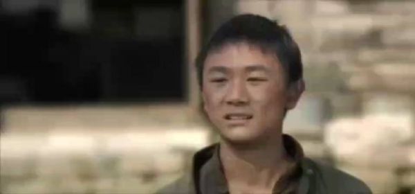 奶奶很能生,生下十个闺女一个儿子,这独生儿子很能干…