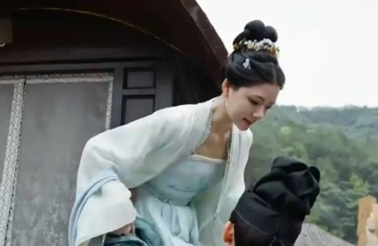 不知不觉他们已经超出了兄妹情,萌生出了爱情的火花!