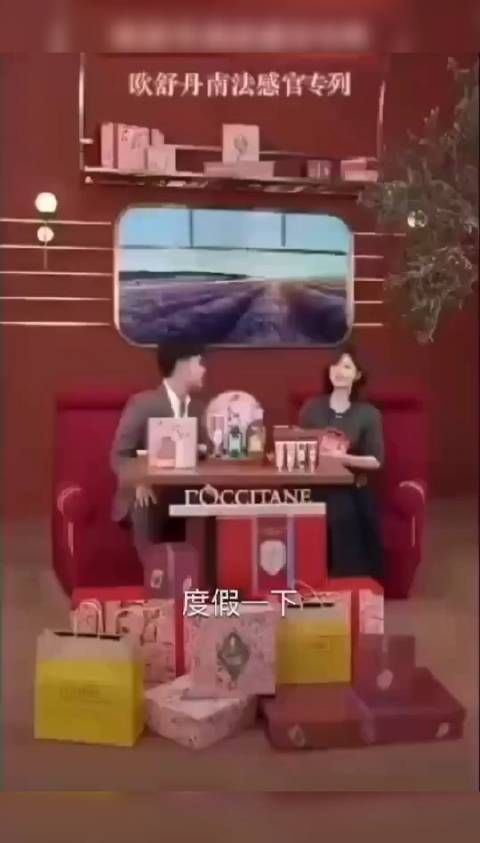 赵露思怎么也走进珂学了？ 主持人问：度假一下吗？：微度一下啦