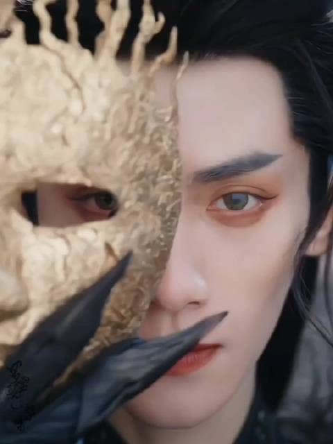 把光明燃烬,化为星火! 将长月点明,照亮前行! 将白衫染墨,用手撕裂云霄!