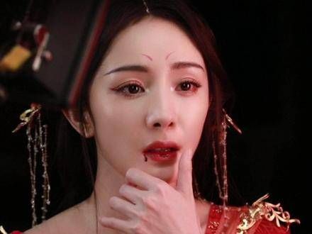 不是,你们还有什么秘密瞒着我大当家的狐妖小红娘月红篇 杨幂涂山红红 杨幂