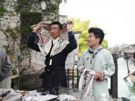 东方小孙最懊悔却又最幸运的事,就是将董宇辉带到了东方甄选