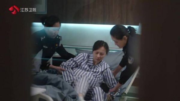 柳泉妻子高楠临近生产,却在此时听到丈夫牺牲的消息,情绪崩溃…