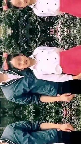 1985年,上海的一位9岁小姑娘与父亲拍下了一张珍贵的合影