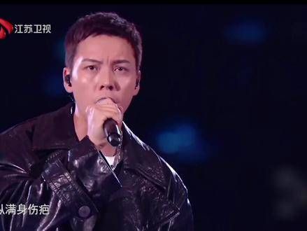 温柔低沉的歌声，如同心灵的疗愈之泉~ 江苏卫视跨年 跨年嘉年华 陈伟霆