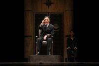 北京人艺“五虎将”同台再飙《哗变》 冯远征吴刚诠释“话剧姓话”