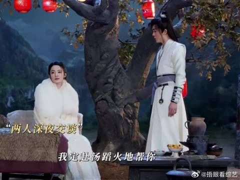 女神医和剑客共赏昙花一瞬“你比昙花更加珍贵”