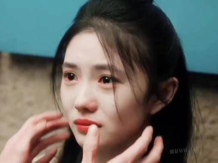 她一感到委屈,仿佛整个世界都偏离了轨道
