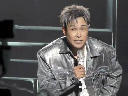 “2002年的第一场雪 比以往时候来得更晚一些”,小沈阳神情演绎…
