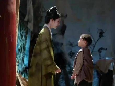 别眨眼,看好这场历史性的同台表演,詹姆斯父子首次联手…