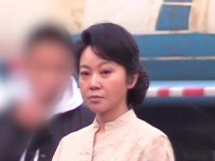 明星纷纷为孩子铺路,闫妮也加入其中力挺女儿邹元清,但娱乐圈并非易闯之地!