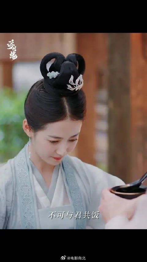 从别人的身上寻找心上人的影子,这便是一些因果的开始