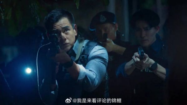 刘德华和雇佣兵火拼 哪料警察螳螂捕蝉,直接一锅端了