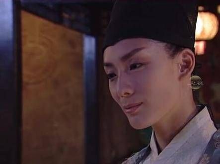 东方不败穿上女装，化身东方佳人