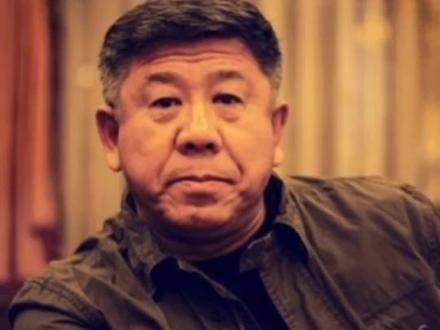 老戏骨程煜:迎娶国家一级演员韩雪松为妻,无论家中还是外界,皆由妻子引领…