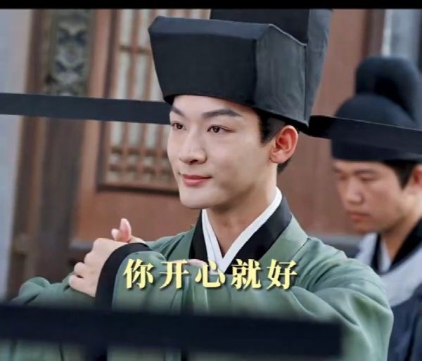 罗慎远成了亲爹的上司,可给渣爹气坏了啊,到哪都耷拉个脸的,谁管你啊…
